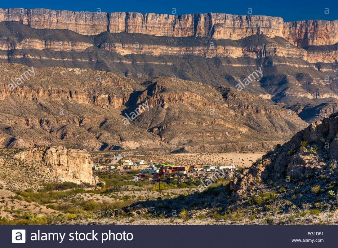 sierra-del-carmen-massif-over-boquillas-village-across-rio-grande-FG1D51.jpg